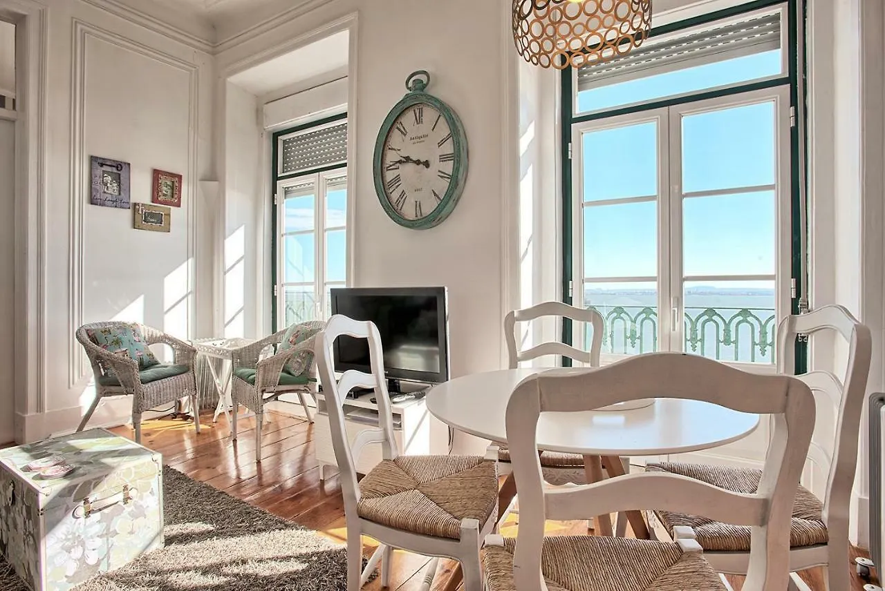 Localtraveling Alfama River View - Family Apartments Lissabon